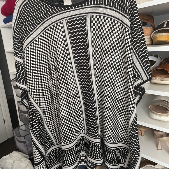 BCBG Max Azria puncho in black and white - Picture 3 of 3